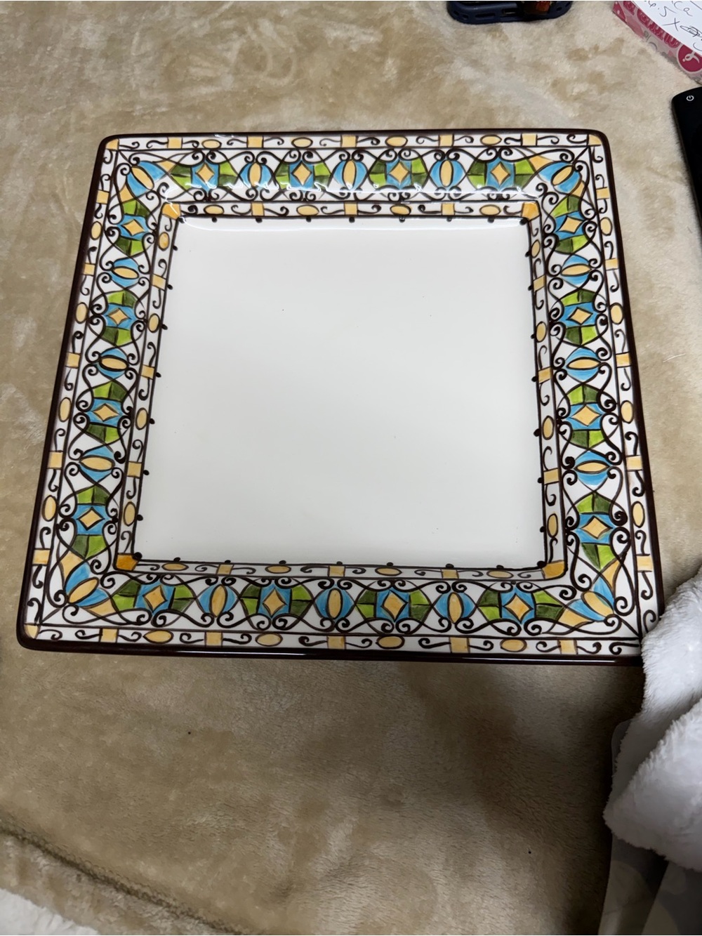 Tabletop Unlimited  Macy’s  Dinner Plate in White with Green & Blue Pattern vtg
